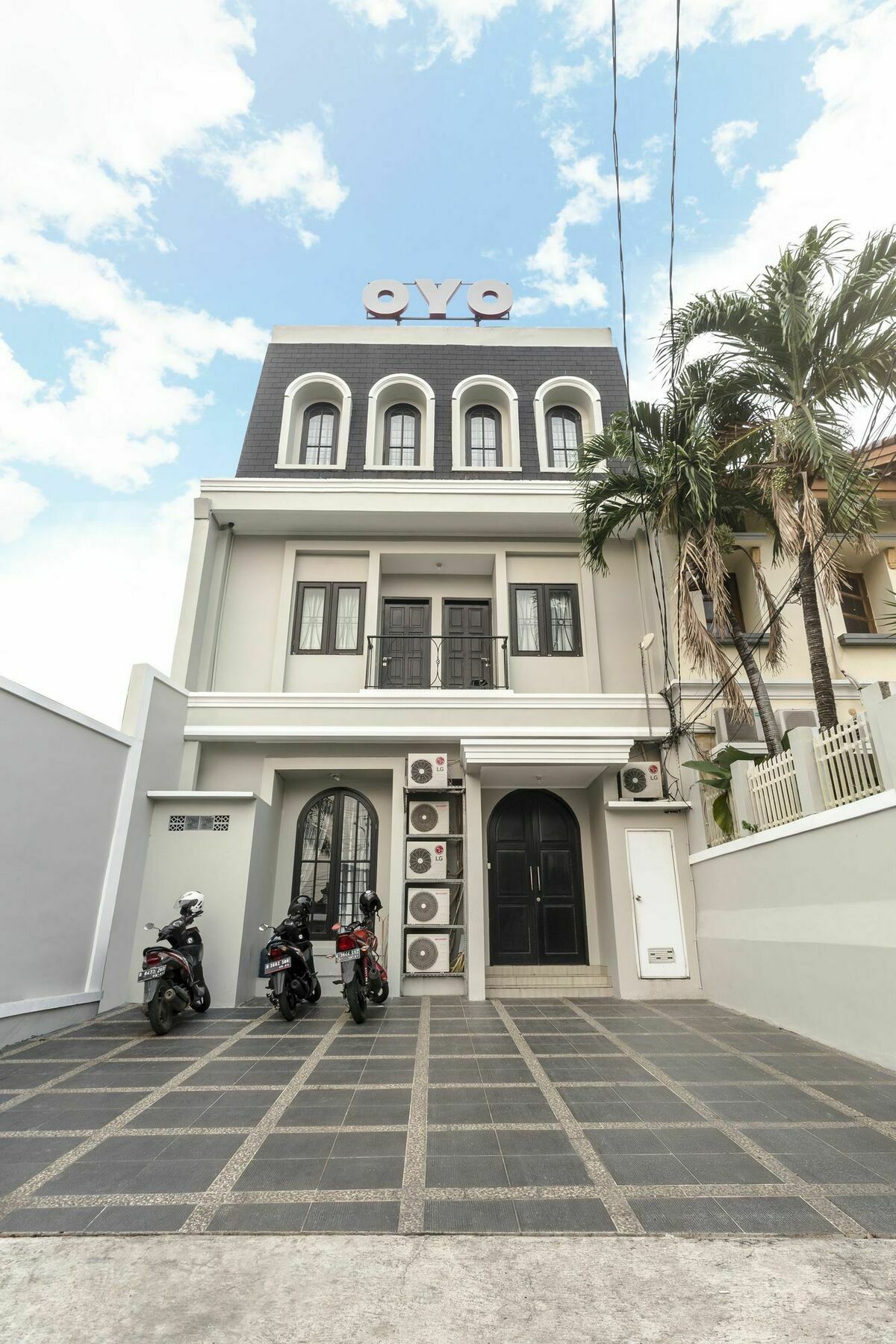 Oyo 105 La Maison D Ilona Hotel Jakarta Bagian luar foto